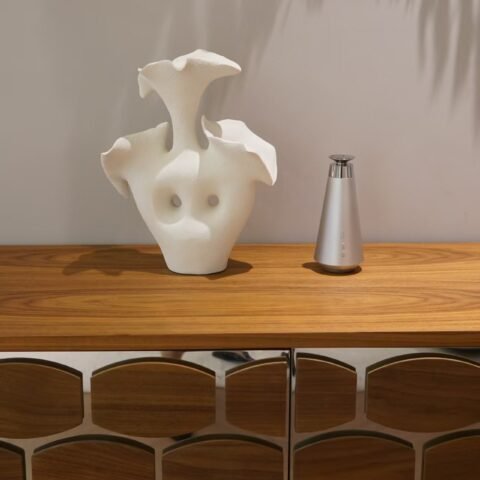 AURO A300 portable waterless scent diffuser — front view